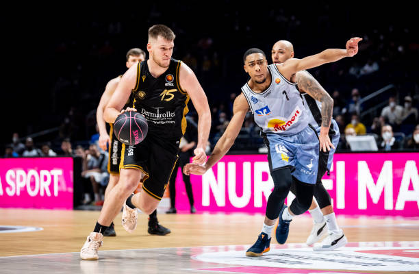 后腰频繁回 后腰频繁回